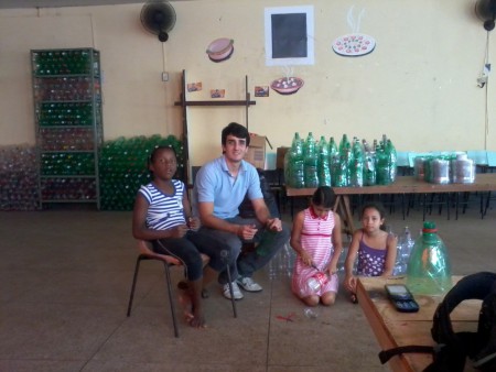 ALUNOS DA OFICINA NA CONSTRUÇÃO DAS OBRAS DE NATAL.