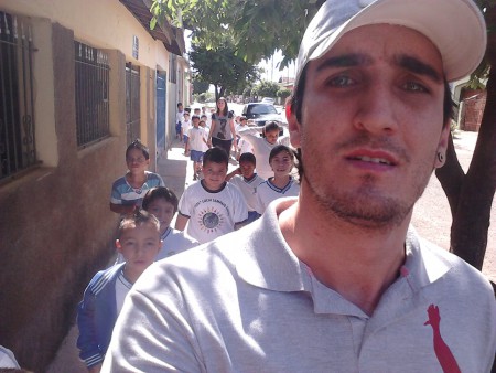 Buscando os Alunos para a 1º sessão , alunos da escola Lucia Sampaio Galvão.