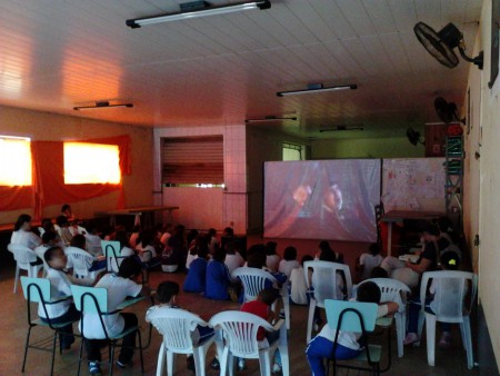 Cine-Cultural com atividades educativas.